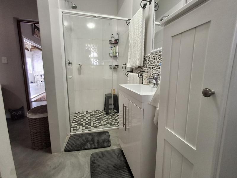 3 Bedroom Property for Sale in Britannia Bay Western Cape